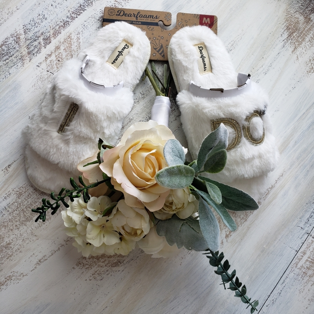 Nwt Dearfoams I DO Alabaster White / Gold Bling Faux  Fur Slippers